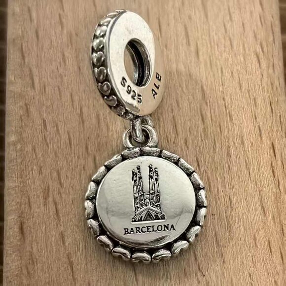 Pandora Gaudi La Sagrada Familia Spain Barcelona Charm, S925 Silver Bracelets - Picture 1 of 4